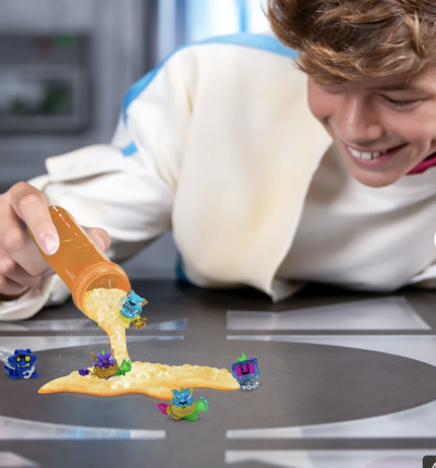 พร้อมส่ง - มิสเตอร์บีส MrBeast Lab Swarms Atomic Series ในแพคจะมีปีศาจ 5 ตัว ออกห้างที่ออสเตรเลีย